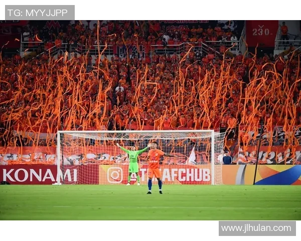 年轻足球明星海报墙贴打造你的梦想球场氛围与激情