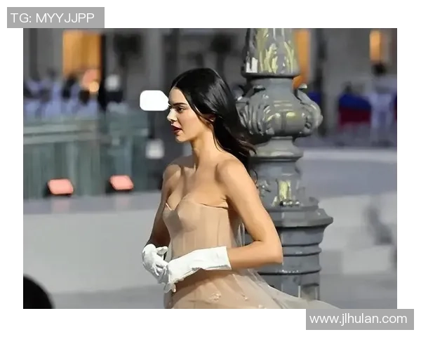 足球明星与肯豆的浪漫故事揭示了体育与时尚的完美结合